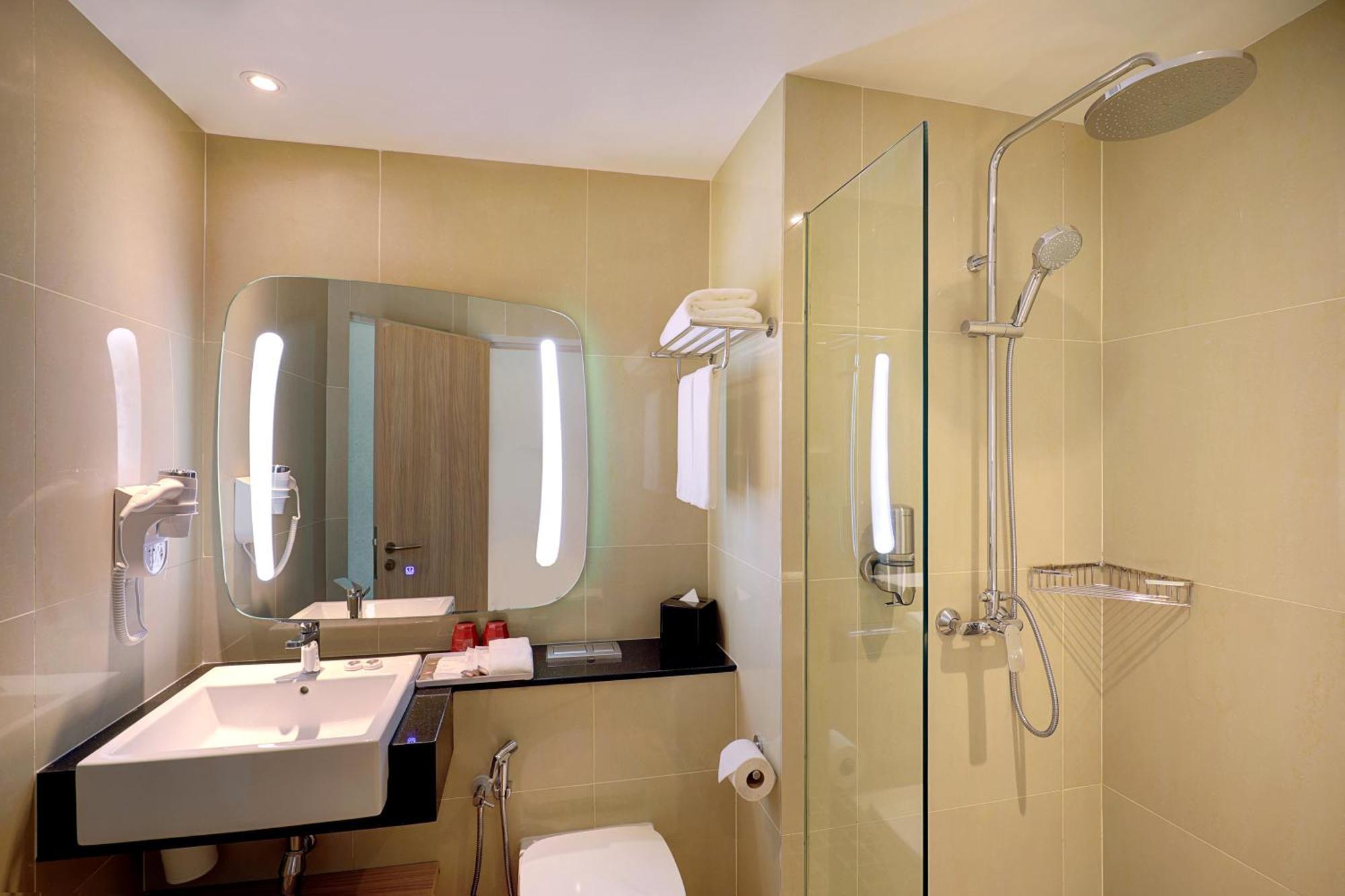 Deluxe Room with a Queen Bed,1283052985:JPEG